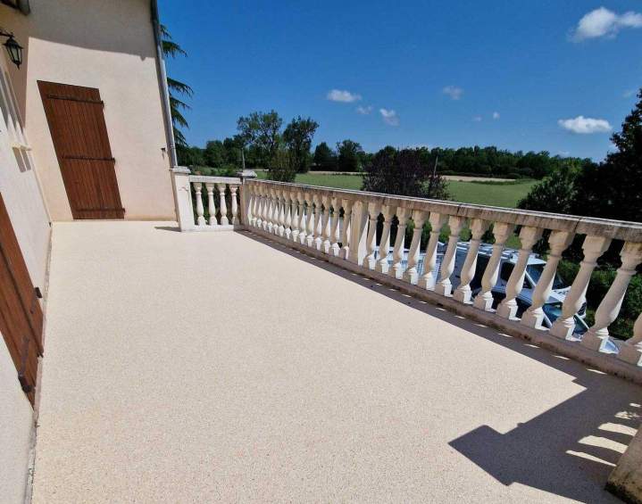 Pose moquette de pierre Occitanie